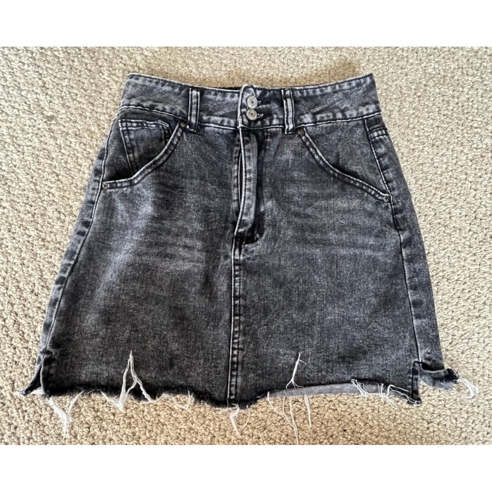 DAZY Black Acid Wash Denim Mini Skirt Womens Small Frayed Hem Y2K‎ Grunge